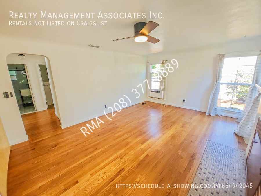 1117 S Shaw Dr - Photo 2 of 15