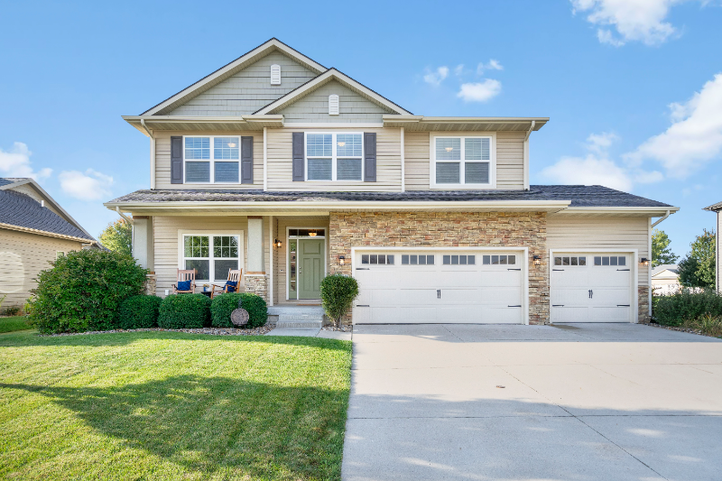 2035 Dorchester St - Photo 2 of 36