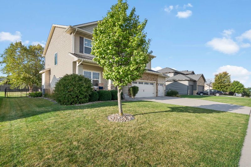 2035 Dorchester St - Photo 3 of 36