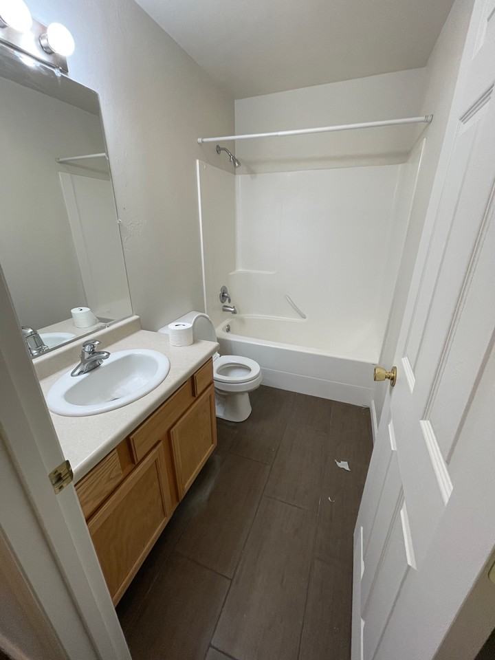 112 Mineral Ave #1 - Photo 6 of 23