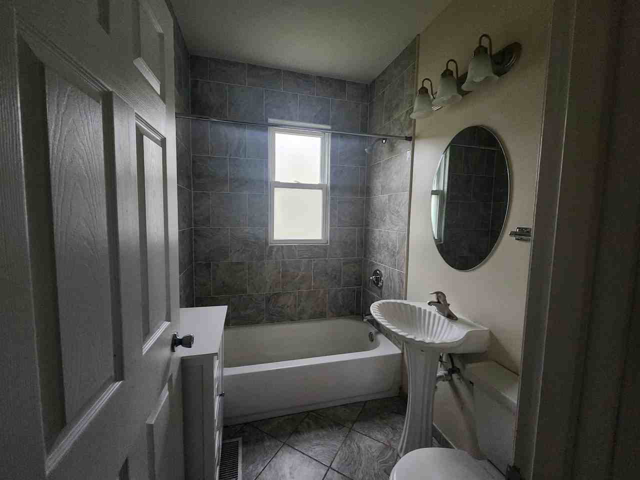 6107 24th Ave Lowr - Photo 7 of 9