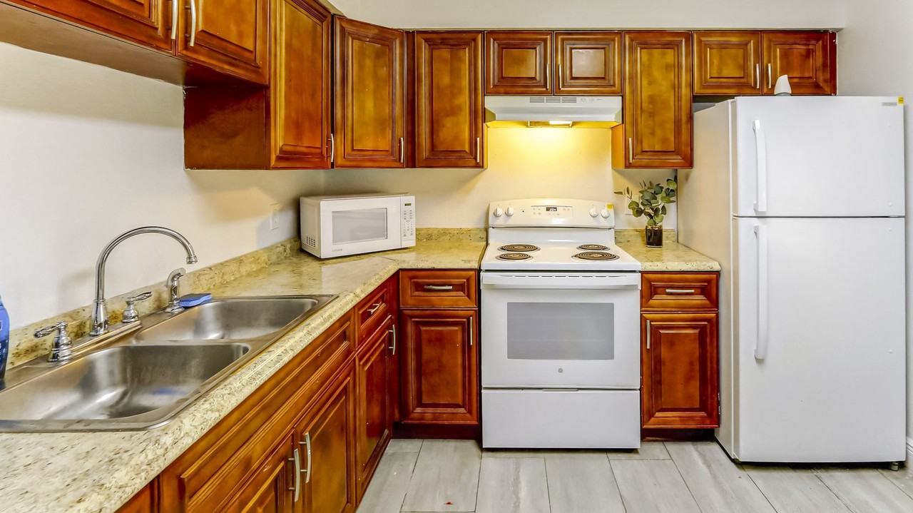 N 10th St - Photo 7 of 17