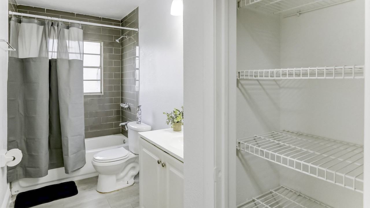 N 10th St - Photo 3 of 17