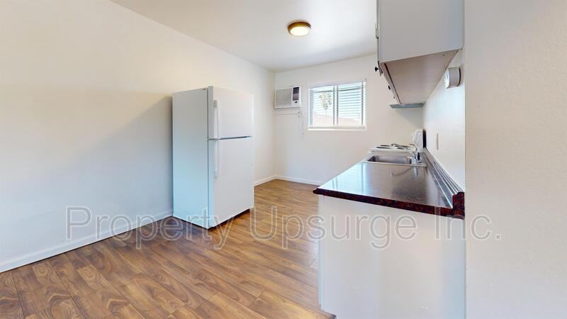 1558 Bridge St #7 - Photo 3 of 12