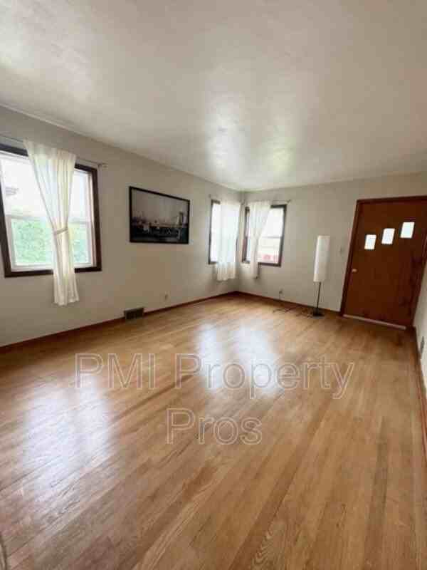 8573 N Granville Rd - Photo 3 of 13