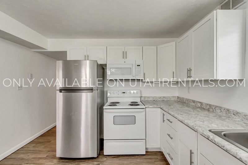 398 W State St - Photo 4 of 24