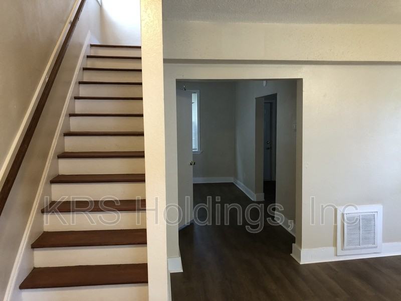 1032 37th St - Photo 7 of 21