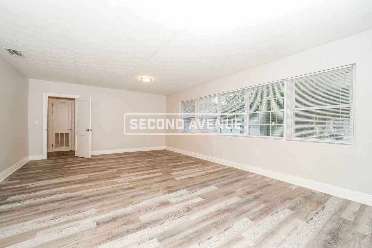 1152 W 26th St - Photo 3 of 12