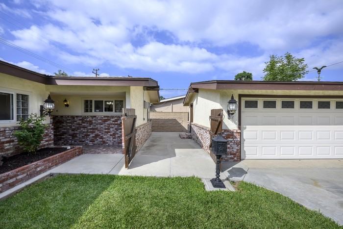 14103 Whiterock Dr - Photo 3 of 24