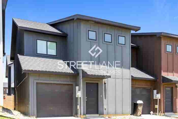 3425 Heritage Ln - Photo 3 of 16