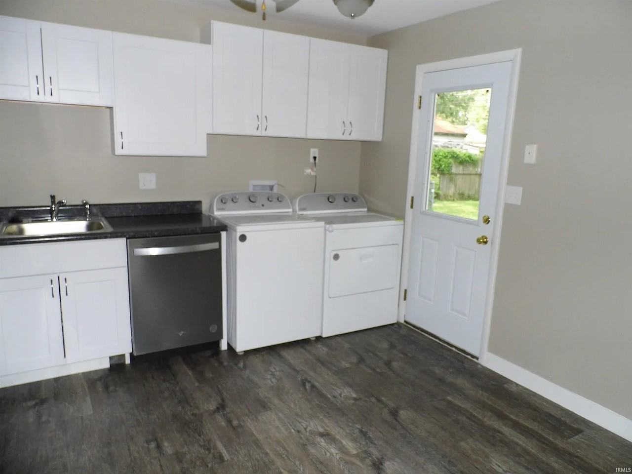 1917 Whitcomb Ave #1 - Photo 3 of 7