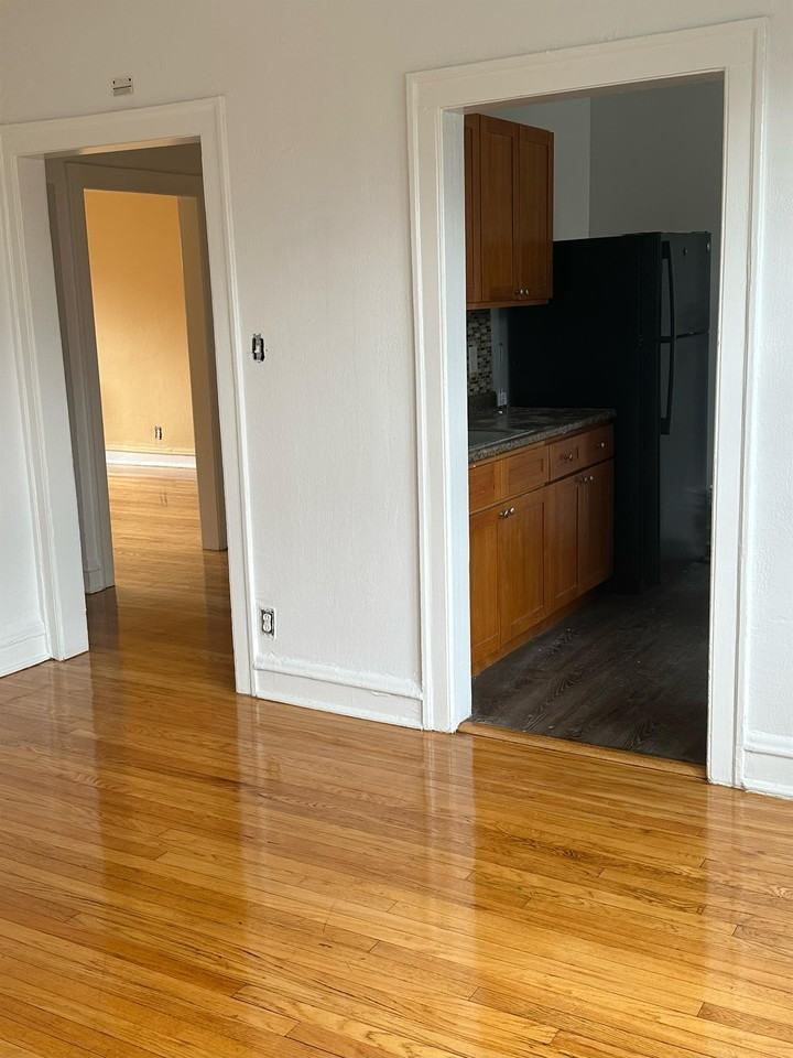 6851 S Crandon Ave #6851-3 - Photo 7 of 9