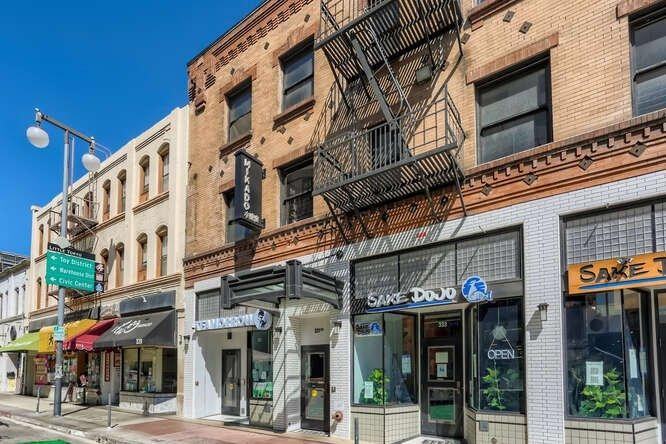 331 1/2 E 1st St - Photo 4 of 24