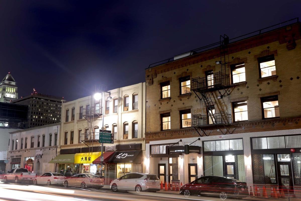 331 1/2 E 1st St - Photo 6 of 24