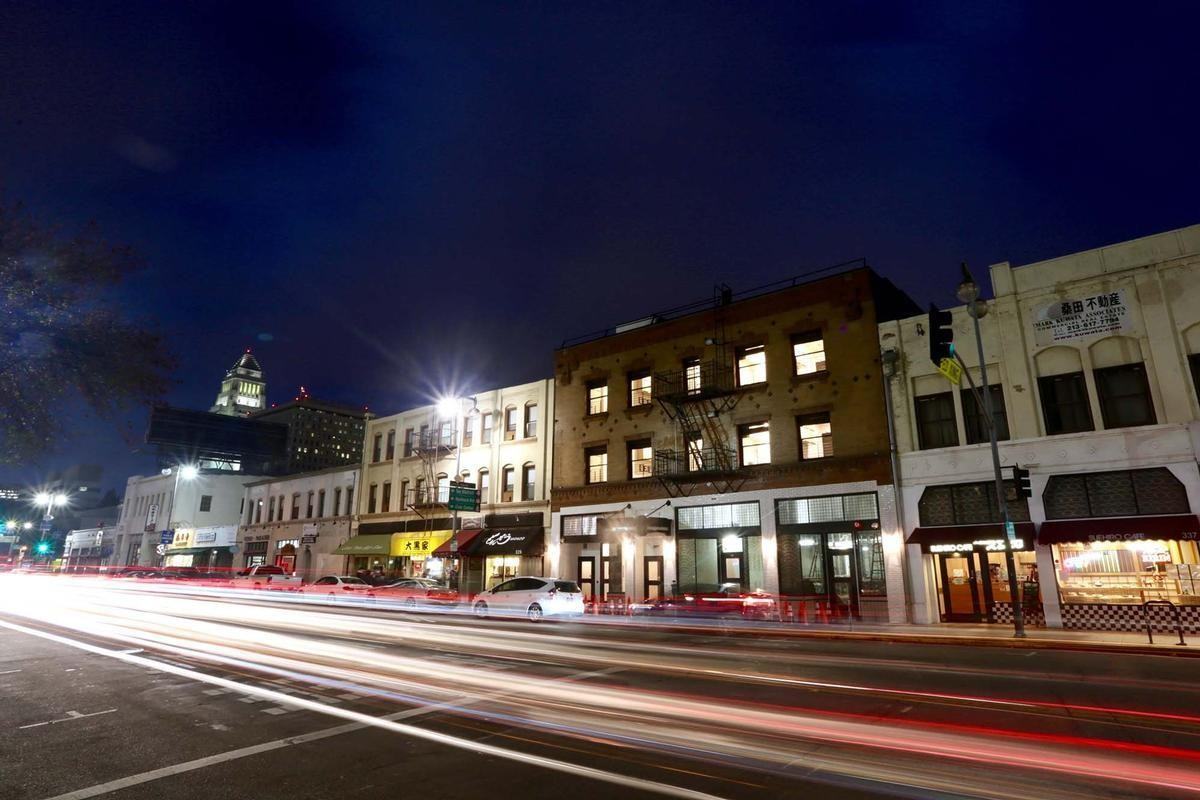 331 1/2 E 1st St - Photo 6 of 24