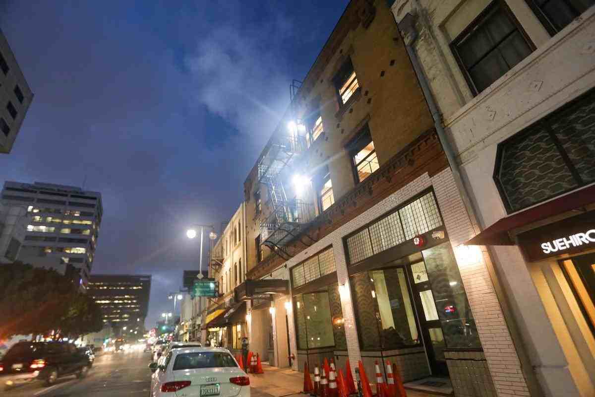 331 1/2 E 1st St - Photo 3 of 24