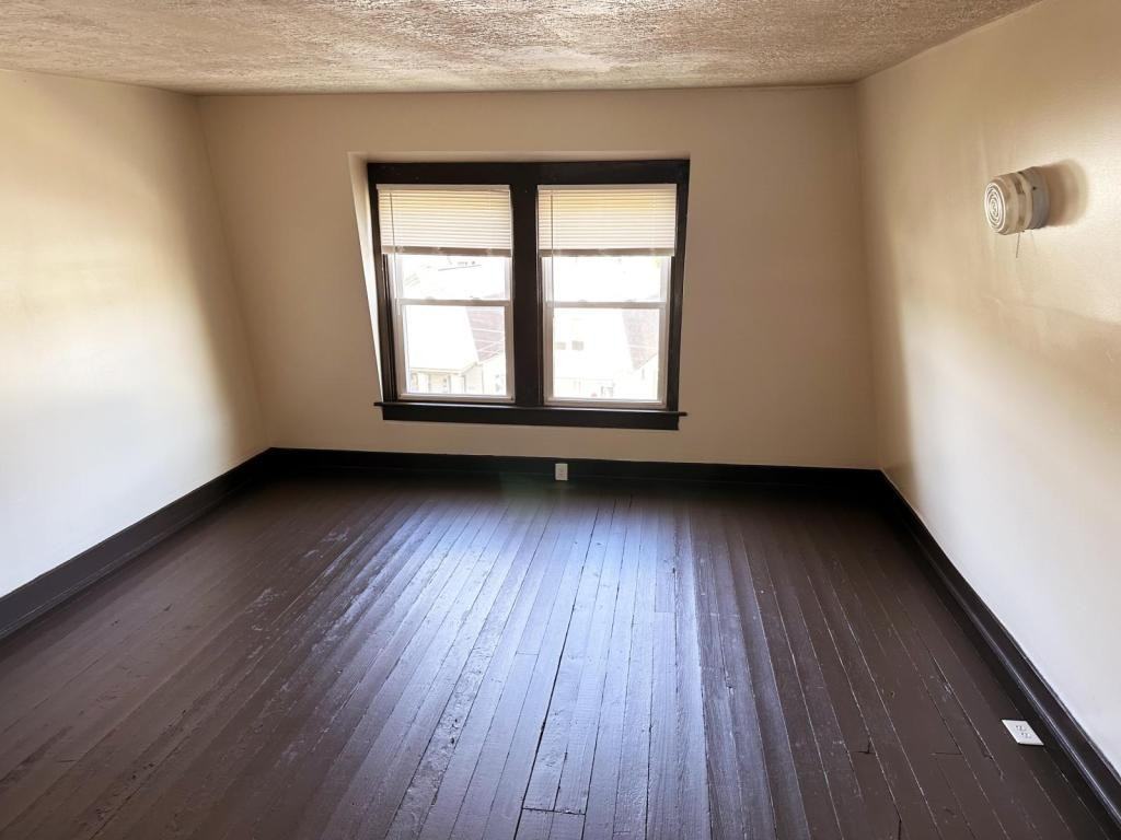 424 6th Ave - Photo 6 of 10