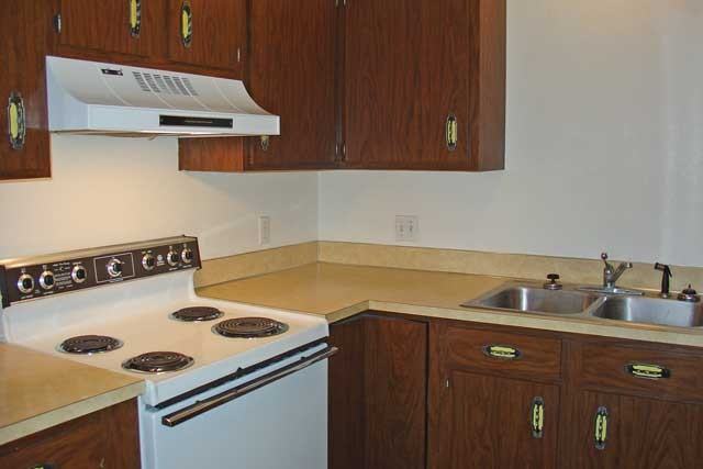 615 Hazel Ave - Photo 4 of 8