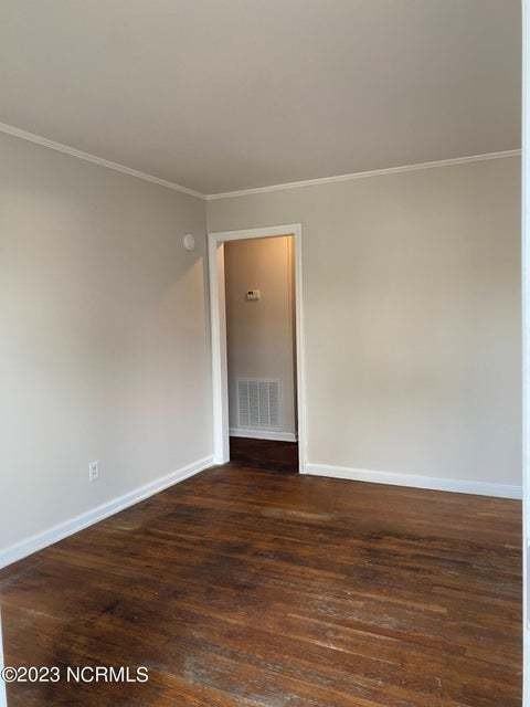 103 Banks St - Photo 2 of 9