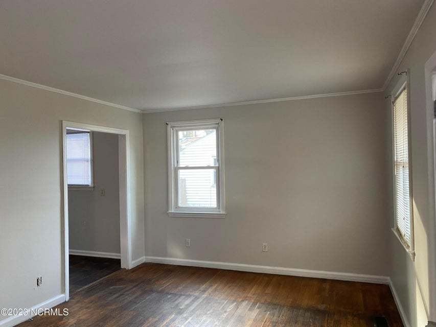 103 Banks St - Photo 3 of 9