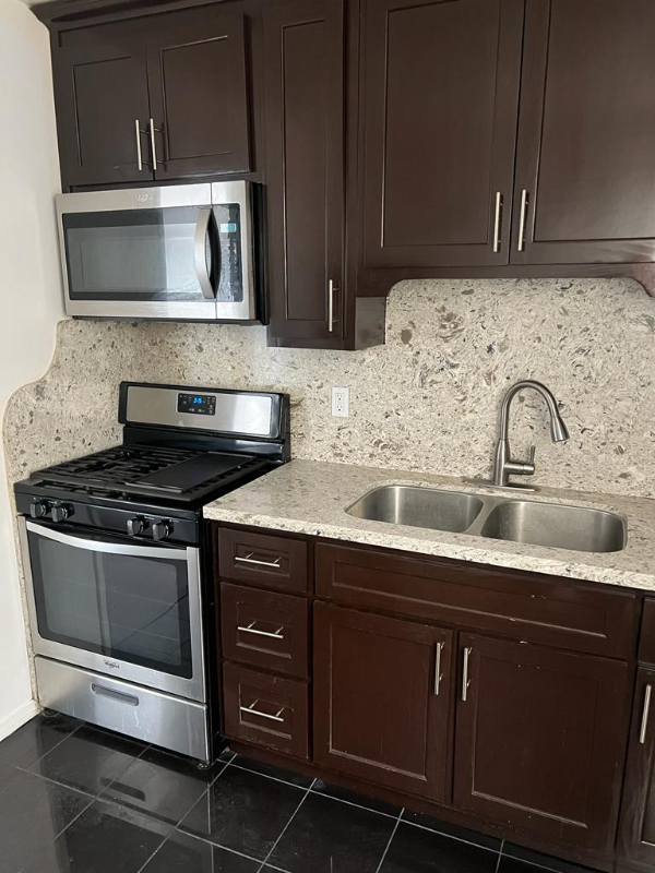 1900 Grace Ave #25 - Photo 3 of 6