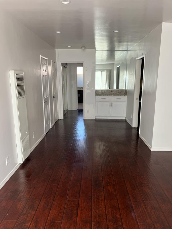 1900 Grace Ave #25 - Photo 5 of 6