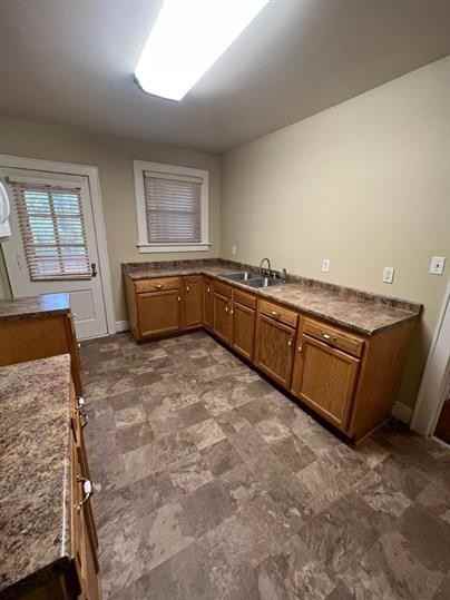 1915 Vineyard Street - Photo 3 of 6