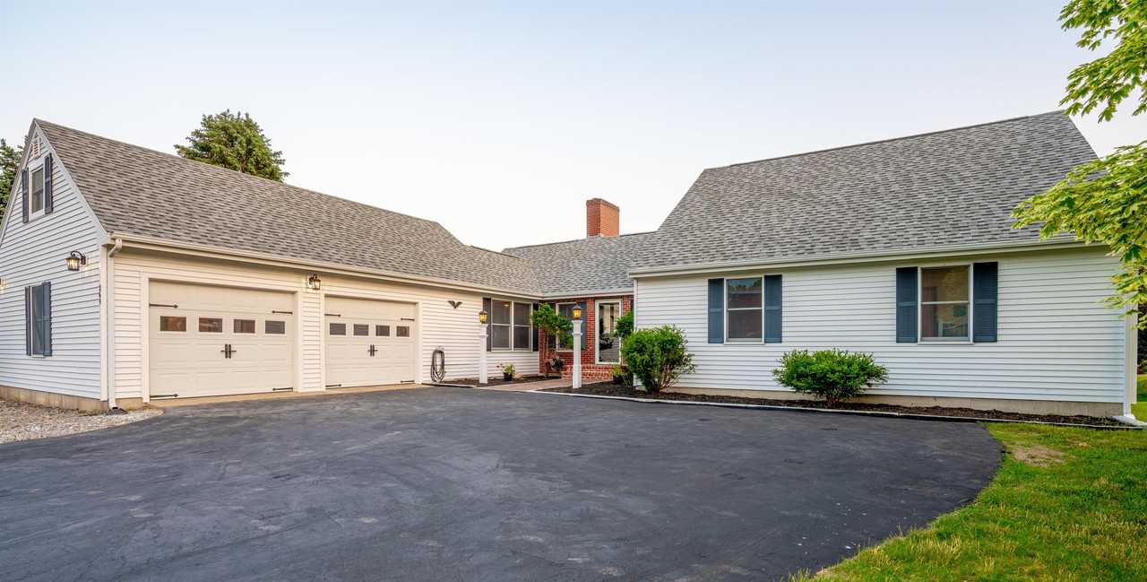264 Little Bay Rd - Photo 2 of 25
