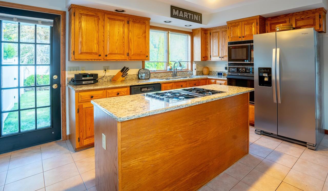 264 Little Bay Rd - Photo 3 of 25