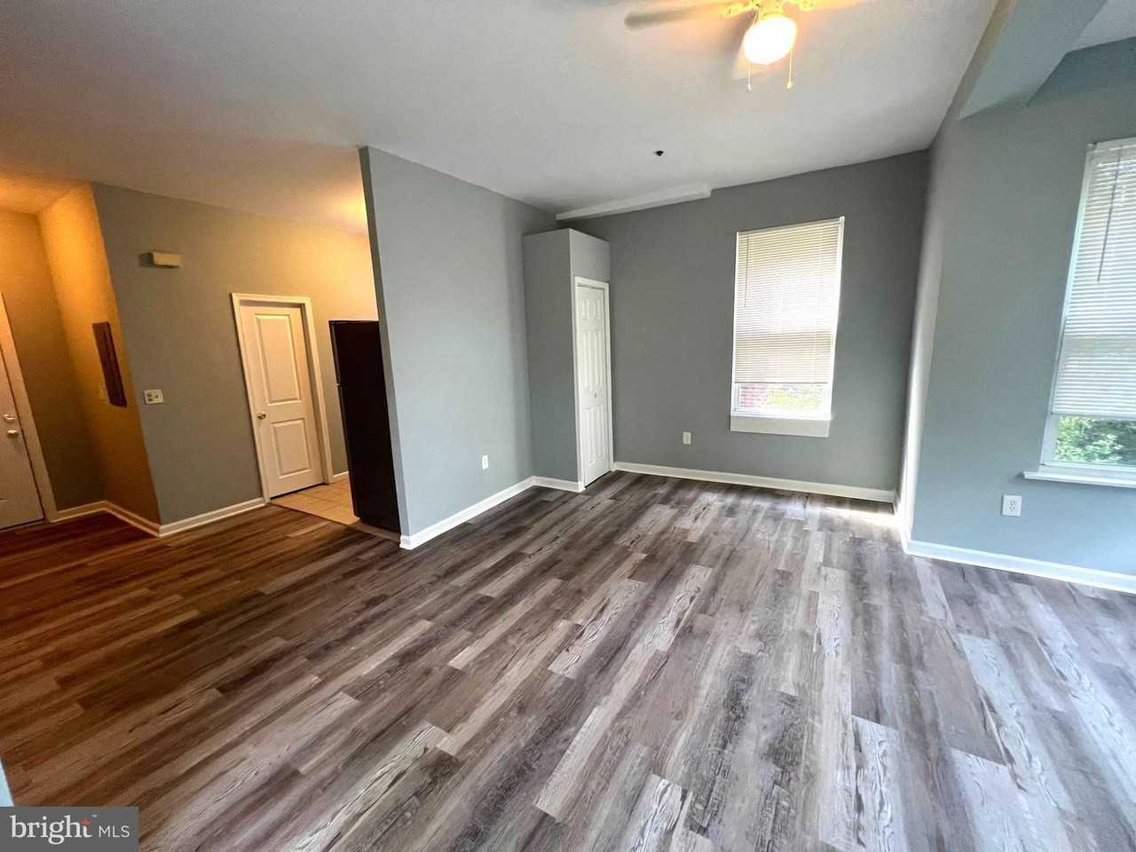 1711 W Tioga St #1 - Photo 4 of 12