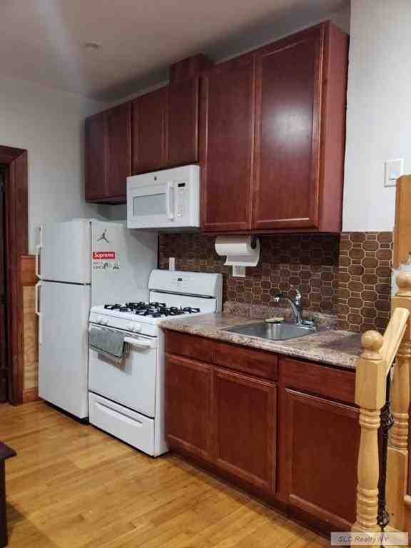424 East 13th Street - Photo 7 of 7