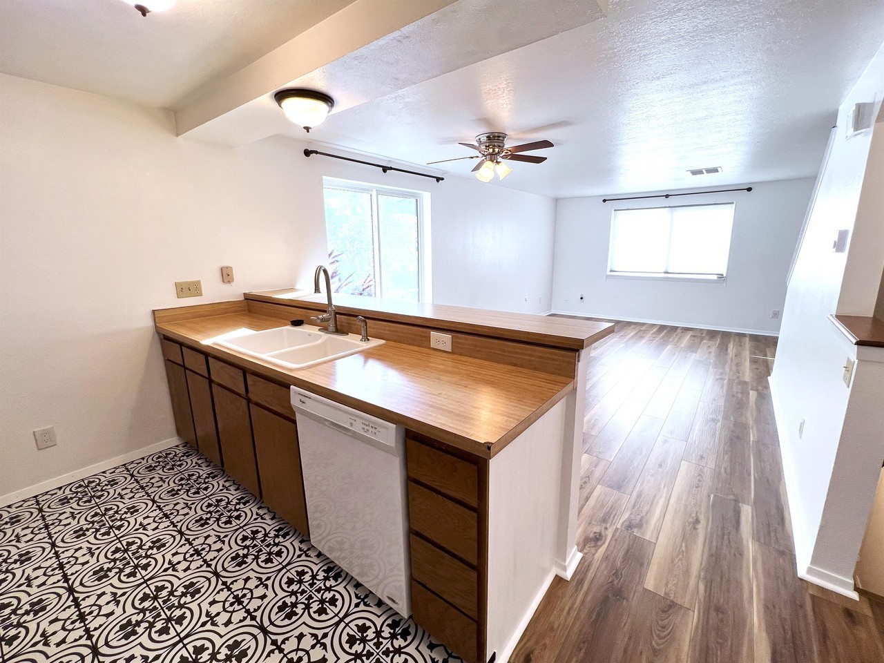 3316 Riverside Dr #1 - Photo 3 of 15