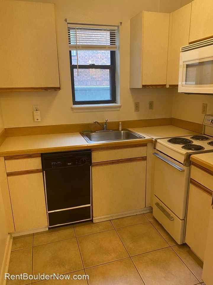 1932 Canyon Blvd. - Photo 3 of 10