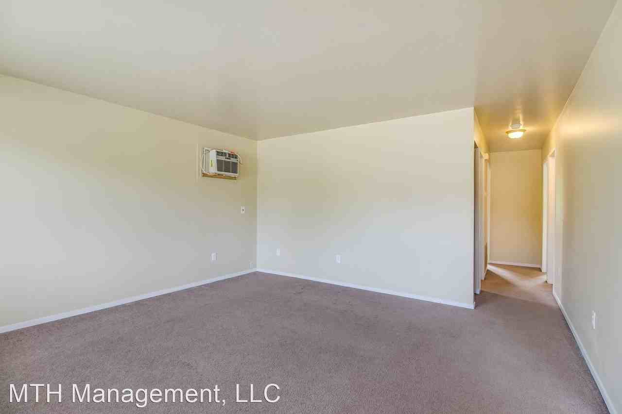 425 Meadowview St - Photo 2 of 17
