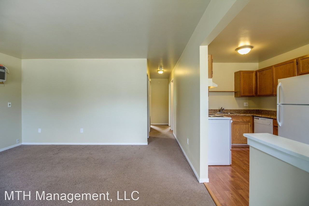 425 Meadowview St - Photo 3 of 17