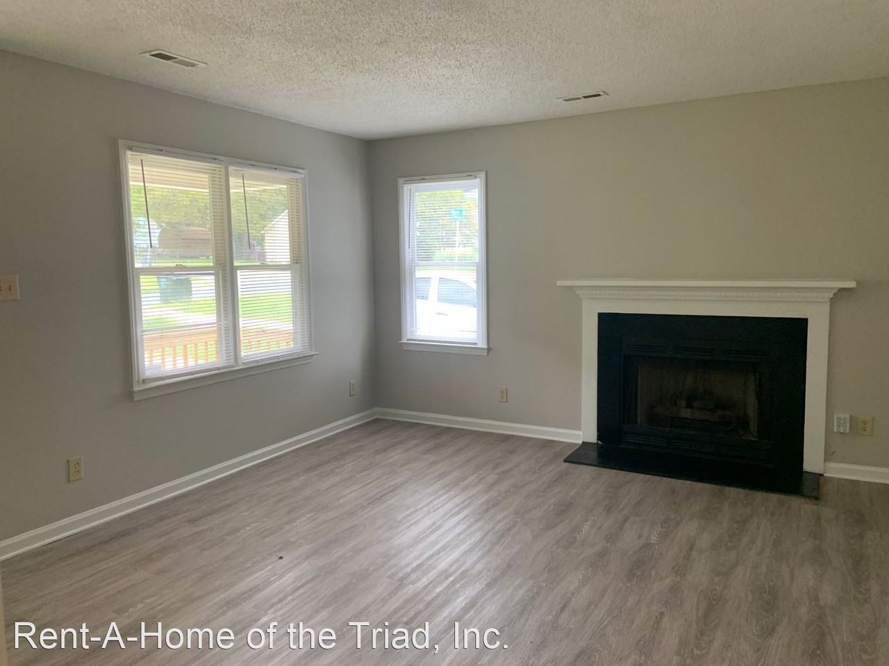208 E Mcculloch St - Photo 2 of 10