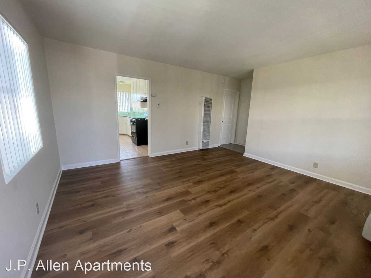 402-406 E Palmer Ave. - Photo 2 of 31