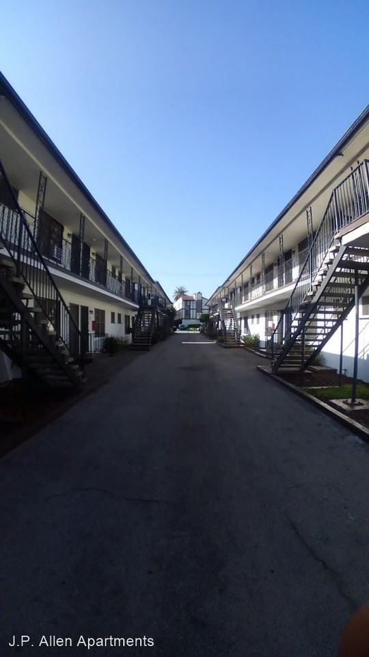 402-406 E Palmer Ave. - Photo 3 of 31