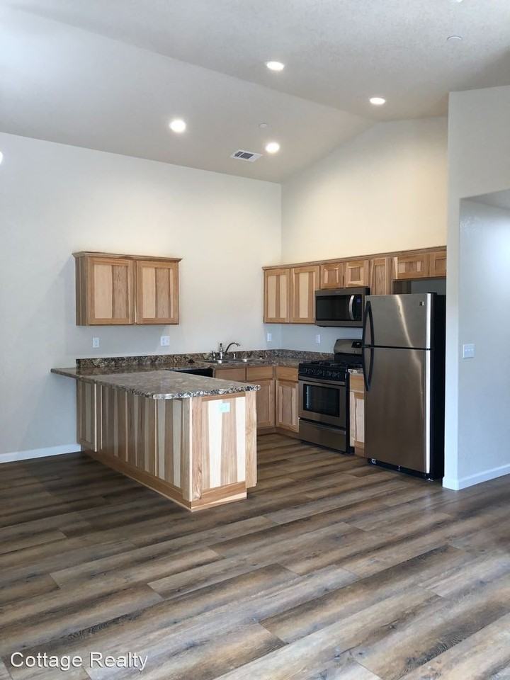 1909 & 1911 Sagewood - Photo 2 of 10