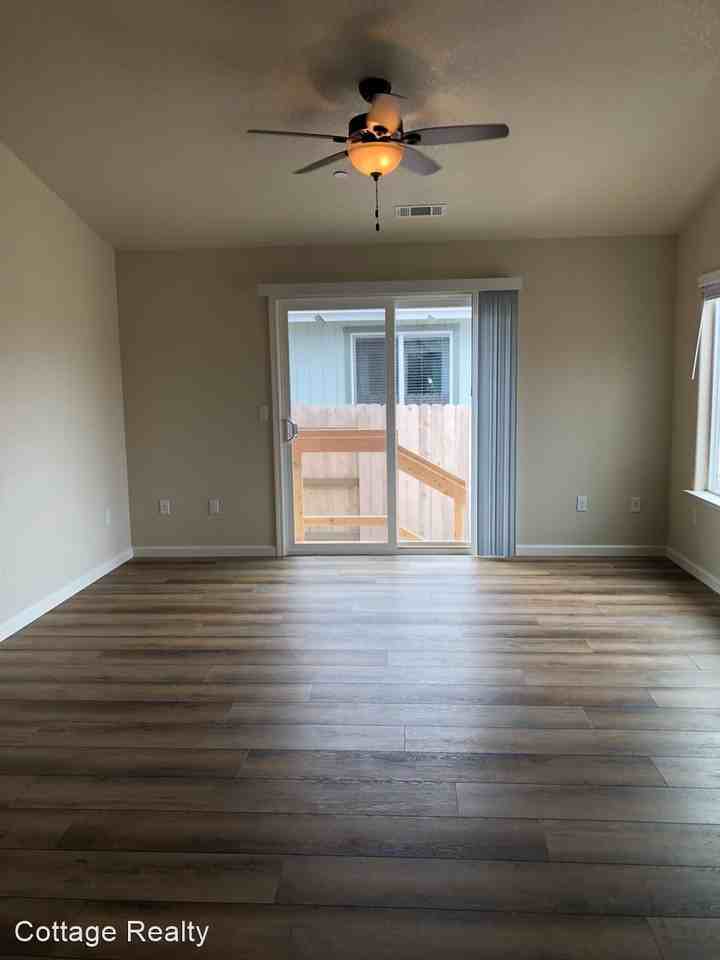 1909 & 1911 Sagewood - Photo 3 of 10