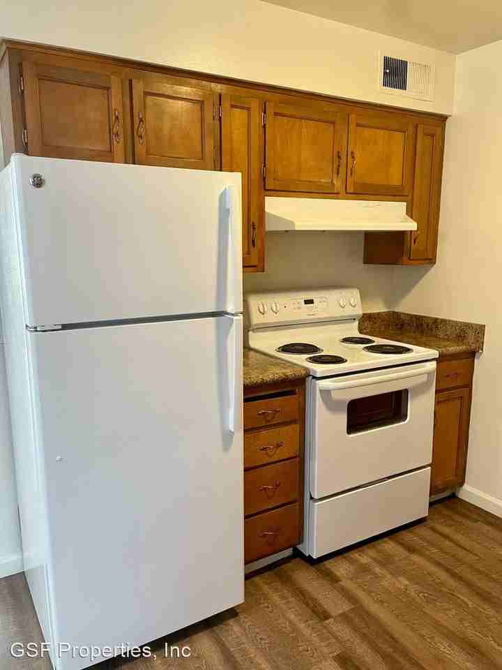 714 E Fountain Way - Photo 2 of 8