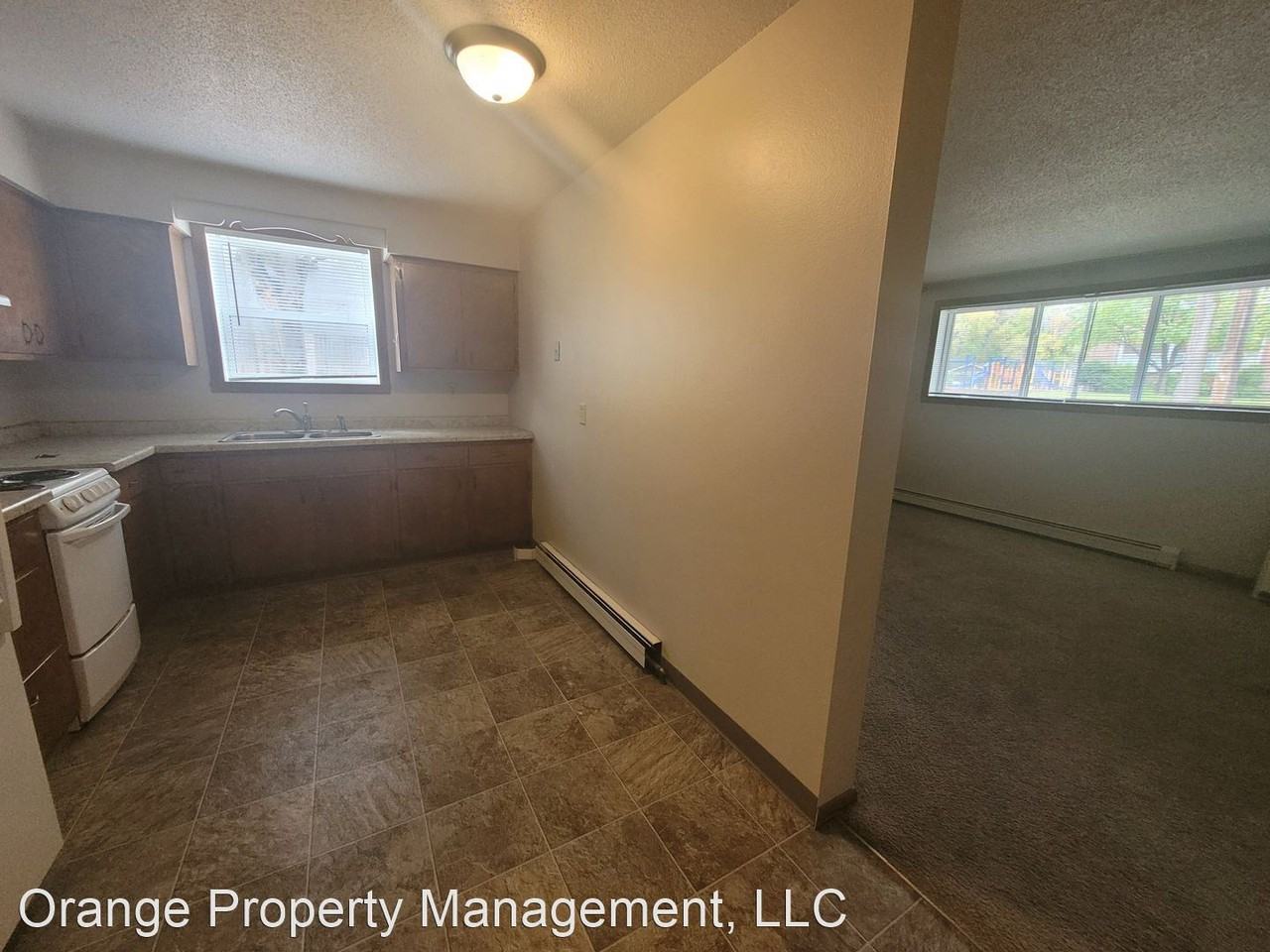 1025/1027 10th St N - Photo 2 of 12