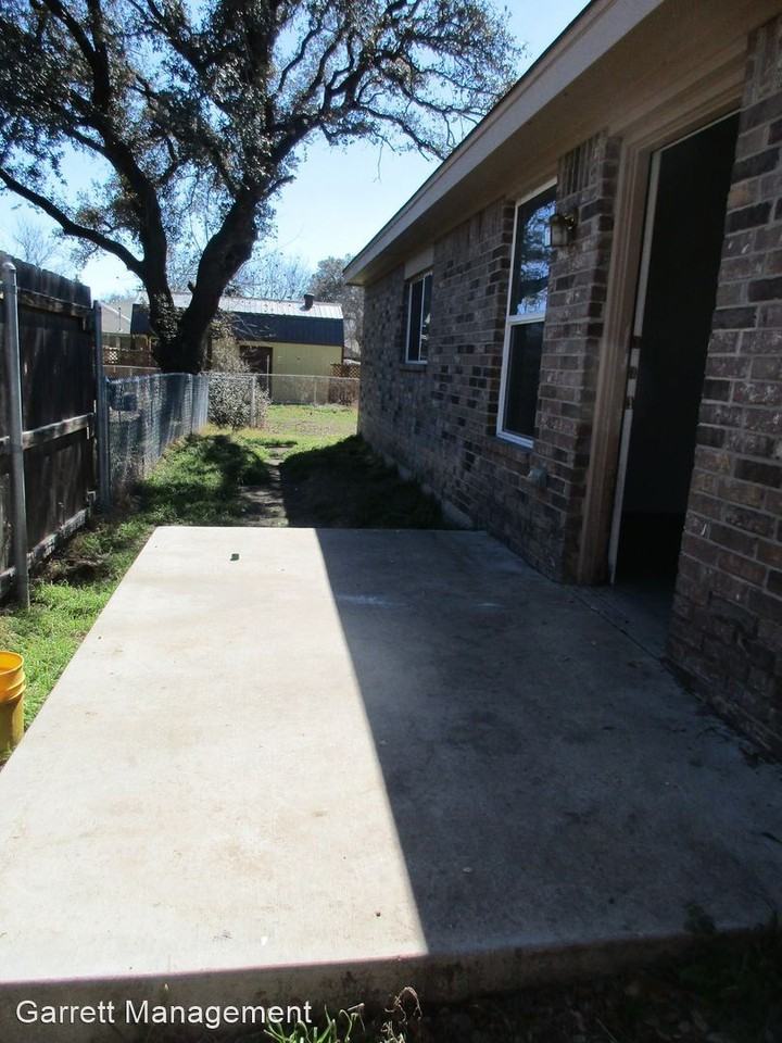 908 E Avenue C - Photo 2 of 16