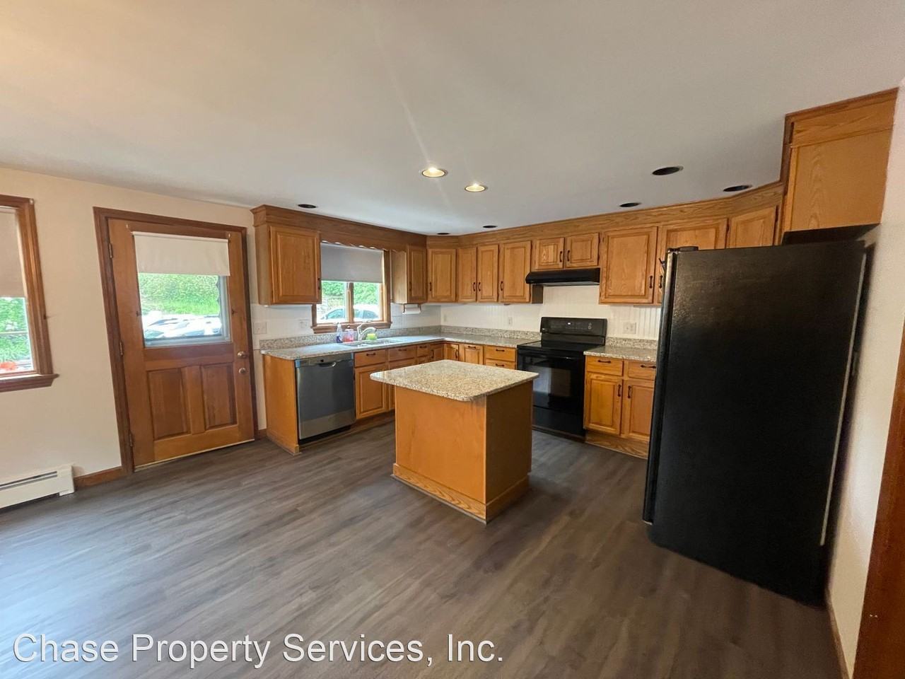 4032 Pine Street - Photo 3 of 24