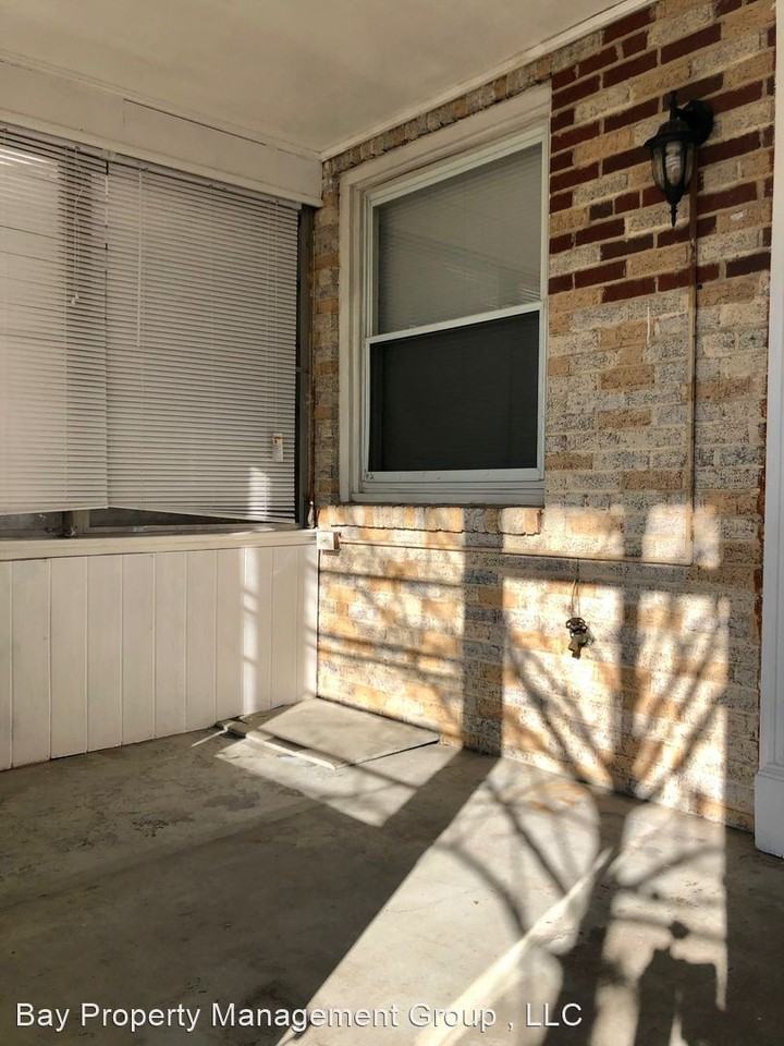 1919 Deering Ave - Photo 2 of 20