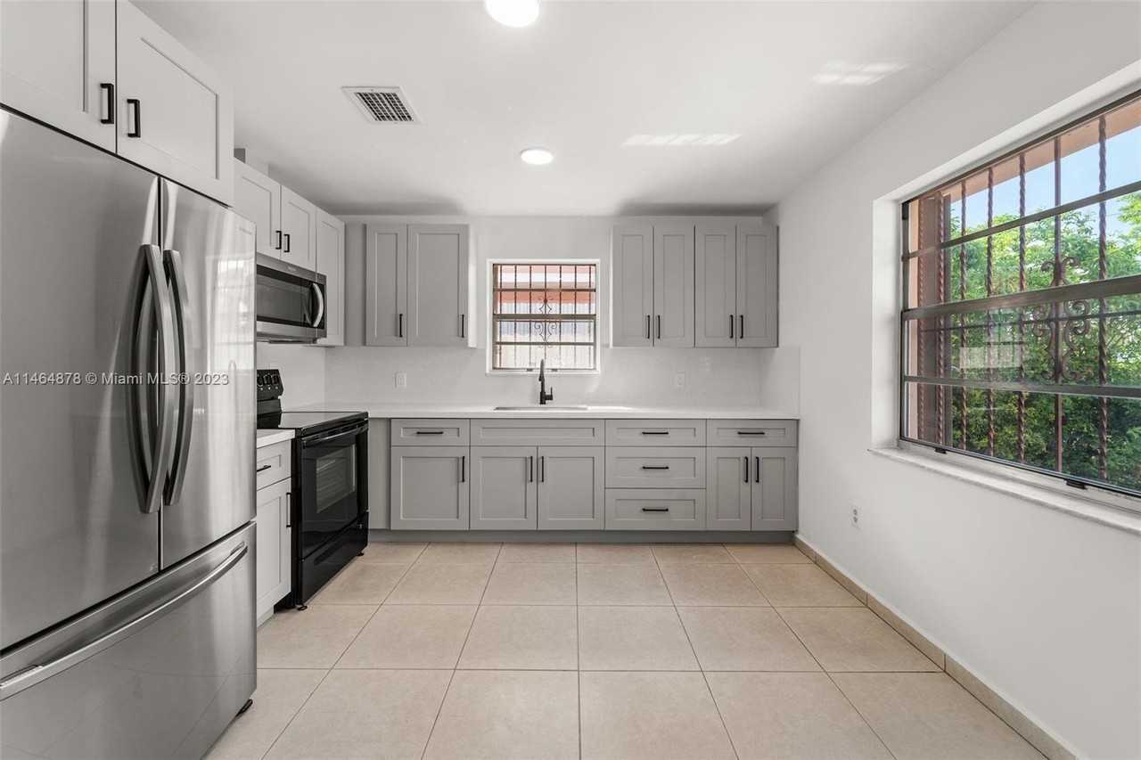 1848 Nw 5th St - Photo 2 of 8