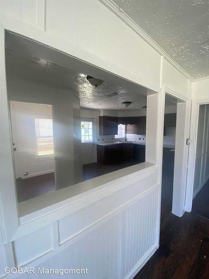 4431 Gladys Ave - Photo 2 of 12