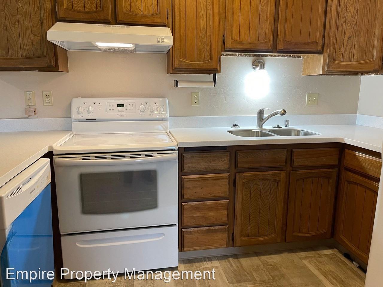 300 Woodridge St - Photo 3 of 19