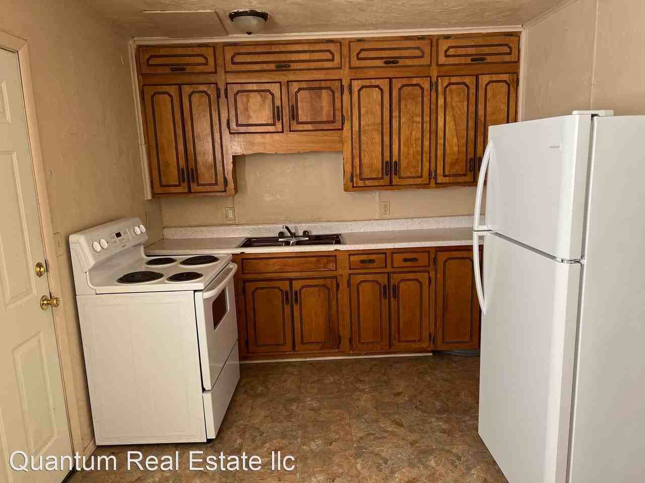 222 NE 2ND ST - Photo 3 of 6