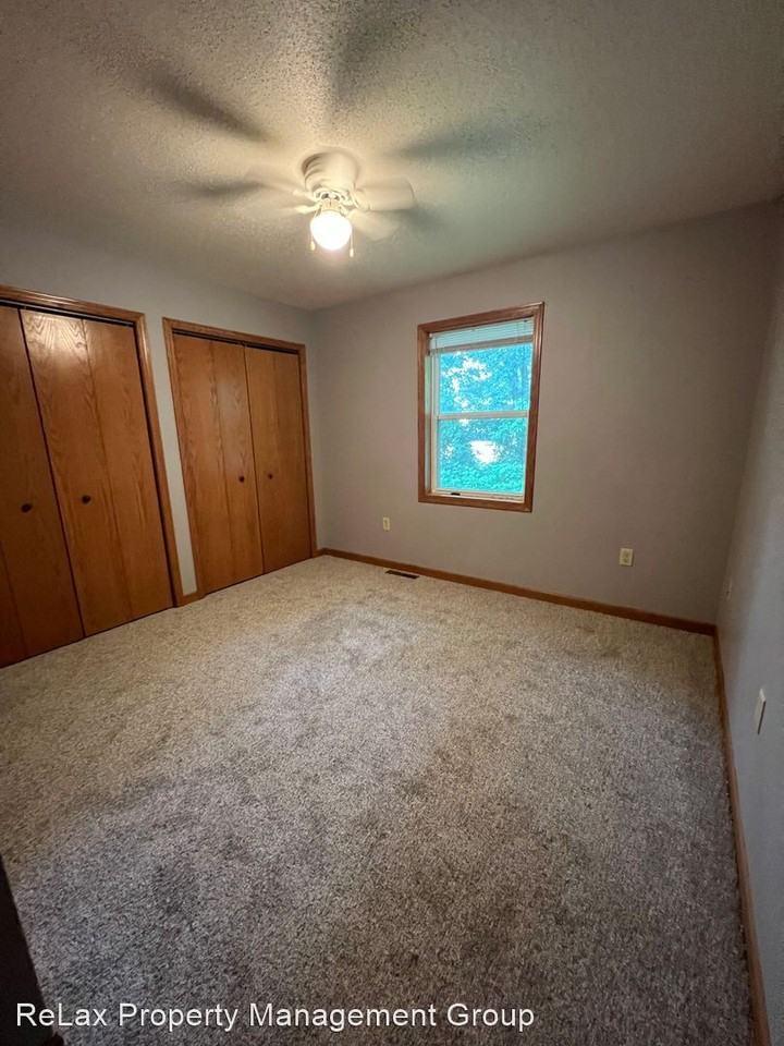 24623/24625  8th St - Photo 2 of 16